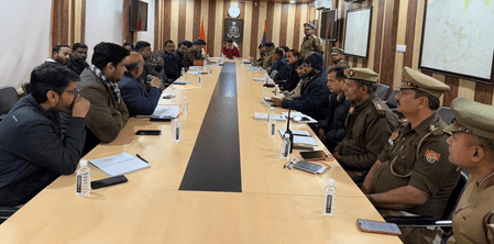 लखनऊ: स्कूलों के बाहर जाम की समस्या से निपटने के लिए पुलिस ने की शिक्षा विभाग के साथ बैठक