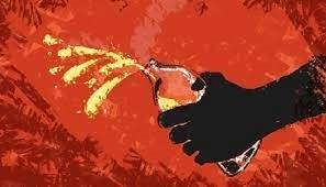 दिल्ली : एसिड अटैक मामले में नया मोड़, पीड़िता के आरोपों पर सवाल, पिता फरार