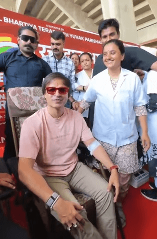 पीएम मोदी के जन्मदिन पर अहमदाबाद में रक्तदान अभियान में शामिल हुए विवेक ओबेरॉय