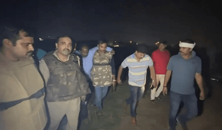 वाराणसी: कॉलोनाइजर मर्डर केस से जुड़े एनकाउंटर में असलहा सप्लायर के पैर में लगी गोली