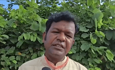 'सुदर्शन पटनायक', रेत पर मूर्ति उकेर, दिखाते हैं अपनी कला का पर्दशन