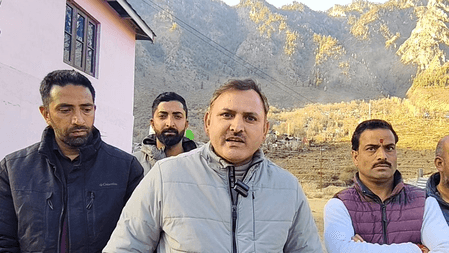 जम्मू-कश्मीर: दच्छन में एसडीएम का दौरा, सड़क-मुआवजे से जुड़ी समस्याओं के जल्द समाधान का दिया आश्वासन