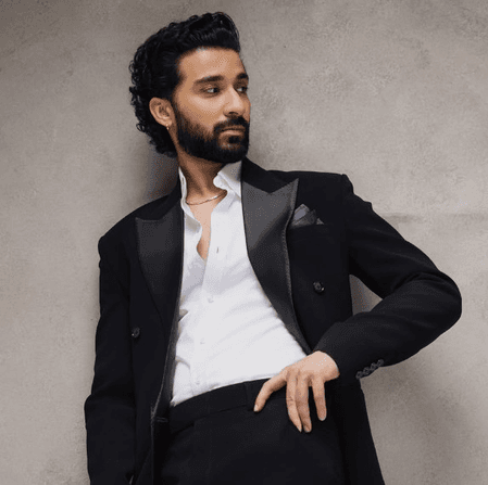 शहीदों के परिवारों के लिए भावुक हुए राघव जुयाल