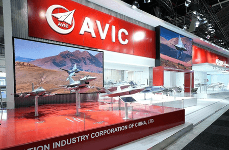 स्टार लड़ाकू विमान जे-10सीई का पेरिस एयर शो में पदार्पण