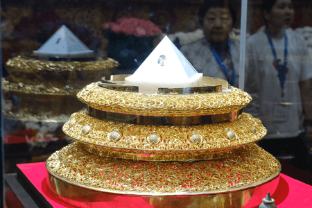 जम्मू-कश्मीर के उपराज्यपाल ने रूस के कलमीकिया स्थित बौद्ध मठ का किया दर्शन