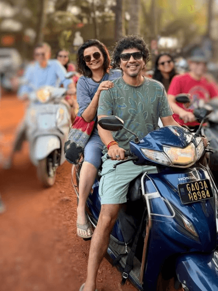 सिंगर पापोन ने खास अंदाज में पत्नी श्वेता मिश्रा को शादी की सालगिरह की दी बधाई