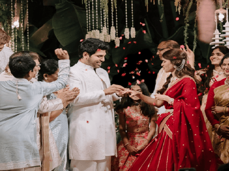 अल्लू अर्जुन ने अपने छोटे भाई अल्लू सिरीश को दी सगाई की बधाई