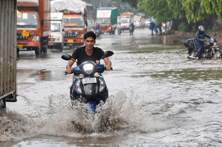 दिल्ली -एनसीआर में झमाझम बारिश, आईएमडी ने जारी किया येलो अलर्ट