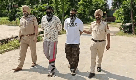पंजाब: मोगा पुलिस ने हेरोइन के साथ दो नशा तस्करों को गिरफ्तार किया
