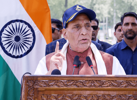 गुजरात के दो दिवसीय दौरे पर रक्षा मंत्री राजनाथ सिंह, भुज एयरबेस का करेंगे दौरा