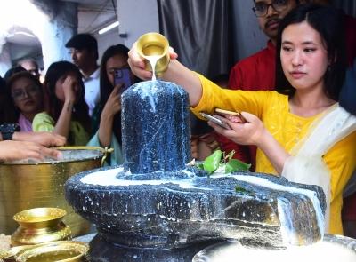 ‘अगर पूरी दुनिया शिव का अनुसरण करे’: एरोल मस्क ने सनातन धर्म की समावेशिता की सराहना की