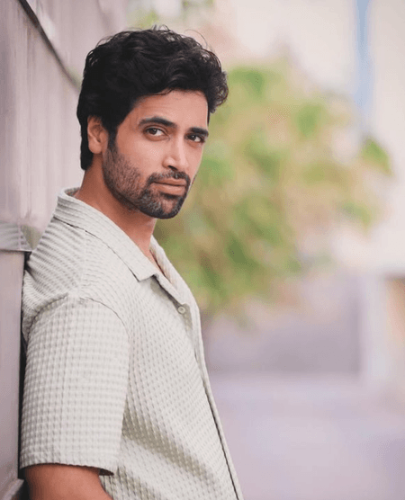 'डकैत' की सफलता के लिए भद्रकाली मंदिर पहुंचे अदिवि शेष, आशीर्वाद लेकर शुरू किया प्रमोशन