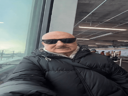 अनुपम खेर ने दिखाई फिल्ममेकर यश चोपड़ा के नाम वाली ट्रेन की झलक, ताजा की पुरानी यादें