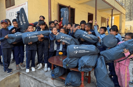 2,000 से अधिक नेपाली छात्रों को चीन की प्यार भरी 'खेल किट' मिली