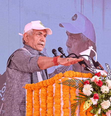 जम्मू-कश्मीर पुलिस निस्वार्थ सेवा, कर्तव्य, बलिदान और जनविश्वास का प्रतीक है: उपराज्यपाल सिन्हा