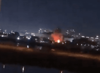 बगदाद में अमेरिकी दूतावास पर हमला, धमाकों के बाद परिसर में लगी आग