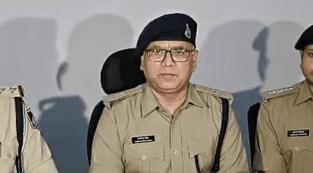 इंदौर पुलिस ने शराब तस्करी का किया खुलासा, ट्रक से भारी मात्रा में शराब बरामद