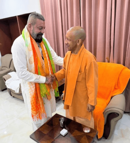एक्टर संजय दत्त ने सीएम योगी से की मुलाकात, बोले- आपकी दुआओं के लिए मैं आभारी हूं