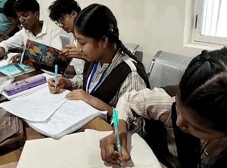 एमपी अलग है : विद्यार्थियों की कलम गरीबों की आवाज, कलेक्टर की पहल से बदली तस्वीर