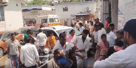 बिहार के नवादा में स्कूल वैन पलटने से एक बच्चे की मौत, 12 छात्र घायल