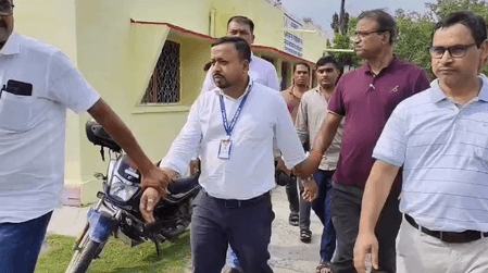 बेतिया : जिला मत्स्य पदाधिकारी गिरफ्तार, रिश्वत के साथ रंगे हाथ पकड़ा गया