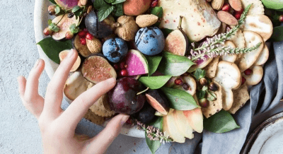 हाथ से खाना खाने के लाभ ढेर सारे, जानें फायदे हैं क्या-क्या?