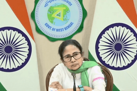 ममता बनर्जी का चुनाव आयोग पर आरोप, बंगाल में काटे जा रहे अल्पसंखकों के वोट