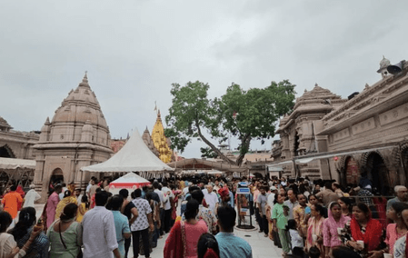 सावन का तीसरा सोमवार: शिवालयों में भक्तों की कतार, ‘हर हर महादेव’ से गूंजा परिसर