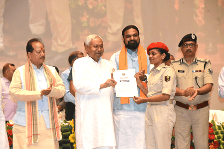 बिहार पुलिस के 21,391 चयनित अभ्यर्थियों को मिला नियुक्ति-पत्र