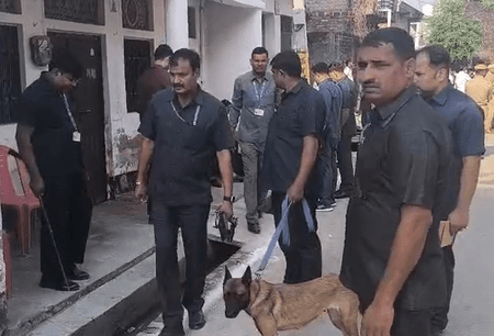 उत्तर प्रदेश : राहुल गांधी के फतेहपुर दौरे से पहले लगे विरोधी पोस्टर