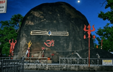 छत्तीसगढ़ के घने जंगलों में विराजमान हैं महादेव, जहां हर साल के साथ बढ़ रहा उनका आकार