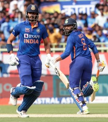 रवींद्र जडेजा और अक्षर पटेल का साथ खेलना बेहतर विकल्प: मोहम्मद कैफ