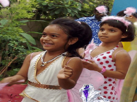 बेटी नीसा के जन्मदिन पर काजोल और अजय देवगन ने लुटाया प्यार, शेयर की फोटोज