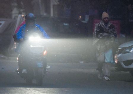 एनसीआर में एक्यूआई 400 के पार; कड़ाके की ठंड और कोहरे ने बढ़ाई मुश्किलें