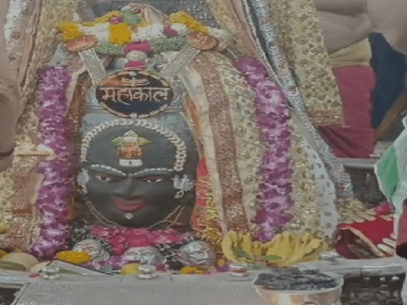 वरुथिनी एकादशी पर माथे पर बेलपत्र और डमरू से सजे बाबा महाकाल, दर्शन कर मंत्रमुग्ध हुए भक्त