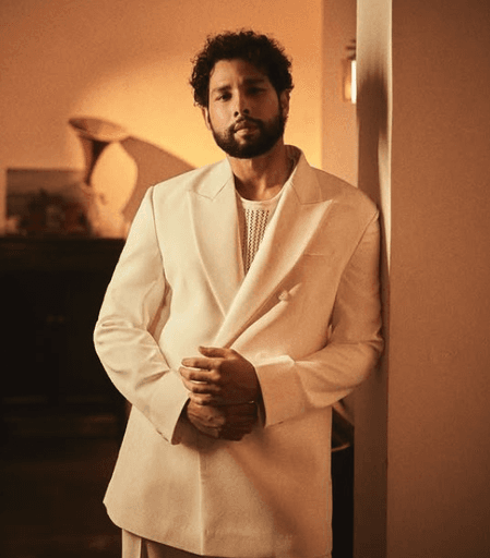 सिद्धांत चतुर्वेदी ने भाषा की रुकावट और शर्मिंदगी पर तोड़ी चुप्पी