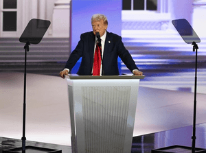 ट्रंप ने 'डेमोक्रेट एजेंसियों' को राजनीतिक घोटाला बताते हुए दिए खर्च में कटौती के संकेत