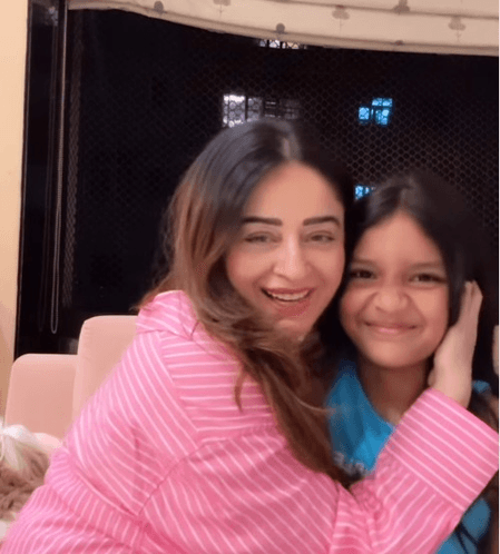 माही विज ने बेटी खुशी का दिल छू लेने वाला वीडियो किया पोस्ट, फैंस ने बताया 'सुपर मॉम'