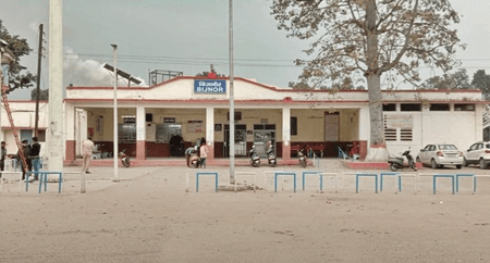 अमृत भारत स्टेशन योजना : उद्घाटन कार्यक्रम से पहले रेलवे डीआरएम ने बिजनौर रेलवे स्टेशन का लिया जायजा