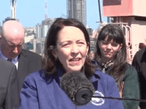 ट्रंप की टैरिफ नीति ने किसानों को वैश्विक बाजार से किया बाहर, व्यापार नीति पर सीनेटर का बयान