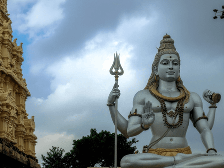 देवरगट्टू मंदिर : भगवान शिव को प्रसन्न करने के लिए युद्ध करते हैं भक्त, एक-दूसरे पर चलाते हैं लाठियां