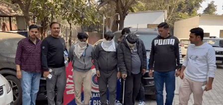 दिल्ली में अंतर्राज्यीय वाहन चोर गिरोह के तीन सदस्य गिरफ्तार, चोरी की तीन गाड़ियां बरामद