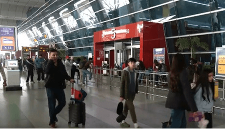 दिल्ली: खाड़ी देशों की ओर जाने वाली 100 से अधिक उड़ानें रद्द, यात्री बोले-नहीं होनी चाहिए जंग