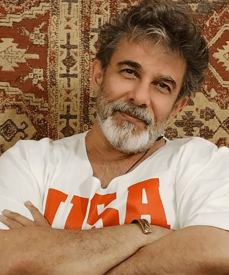 दिन में खोजते थे फिल्मों में चांस और रात को करते थे होटल में काम, जानें एक्टर दीपक तिजोरी के संघर्ष की कहानी