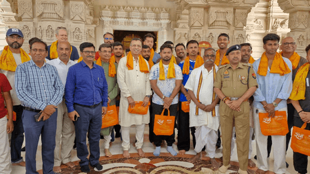 राम लला के दर्शन करने पहुंची लखनऊ सुपर जायंट्स की टीम, मालिक संजीव गोयनका और कप्तान पंत भी रहे मौजूद