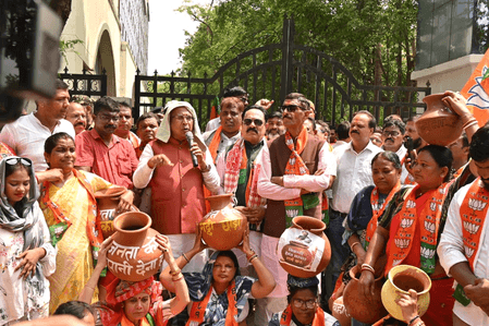 रांची : बिजली-पानी संकट के खिलाफ भाजपा का हल्ला बोल, राजधानी की सड़कों पर उतरे नेता-कार्यकर्ता