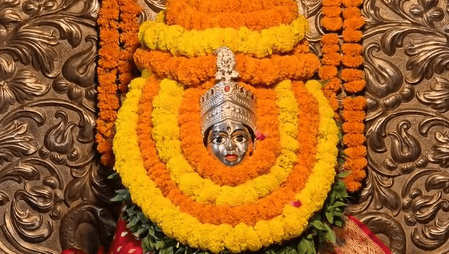 काशी में उमड़ी श्रद्धालुओं की भीड़, महागौरी और अन्नपूर्णा माता की पूजा का विशेष विधान