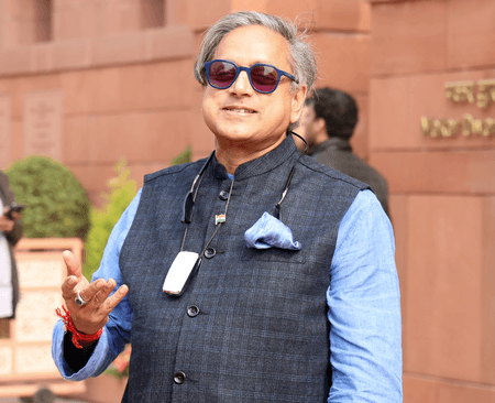 केरल चुनावों पर हाईकमान की बैठक से शशि थरूर की दूरी, महापंचायत में अपमान से नाराजगी