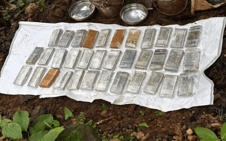 झारखंड के चाईबासा में माओवादियों के ठिकाने से 35 लाख रुपए बरामद