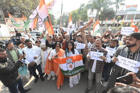 पप्पू यादव की गिरफ्तारी के खिलाफ सड़क पर उतरी कांग्रेस, सीएम का पुतला फूंका